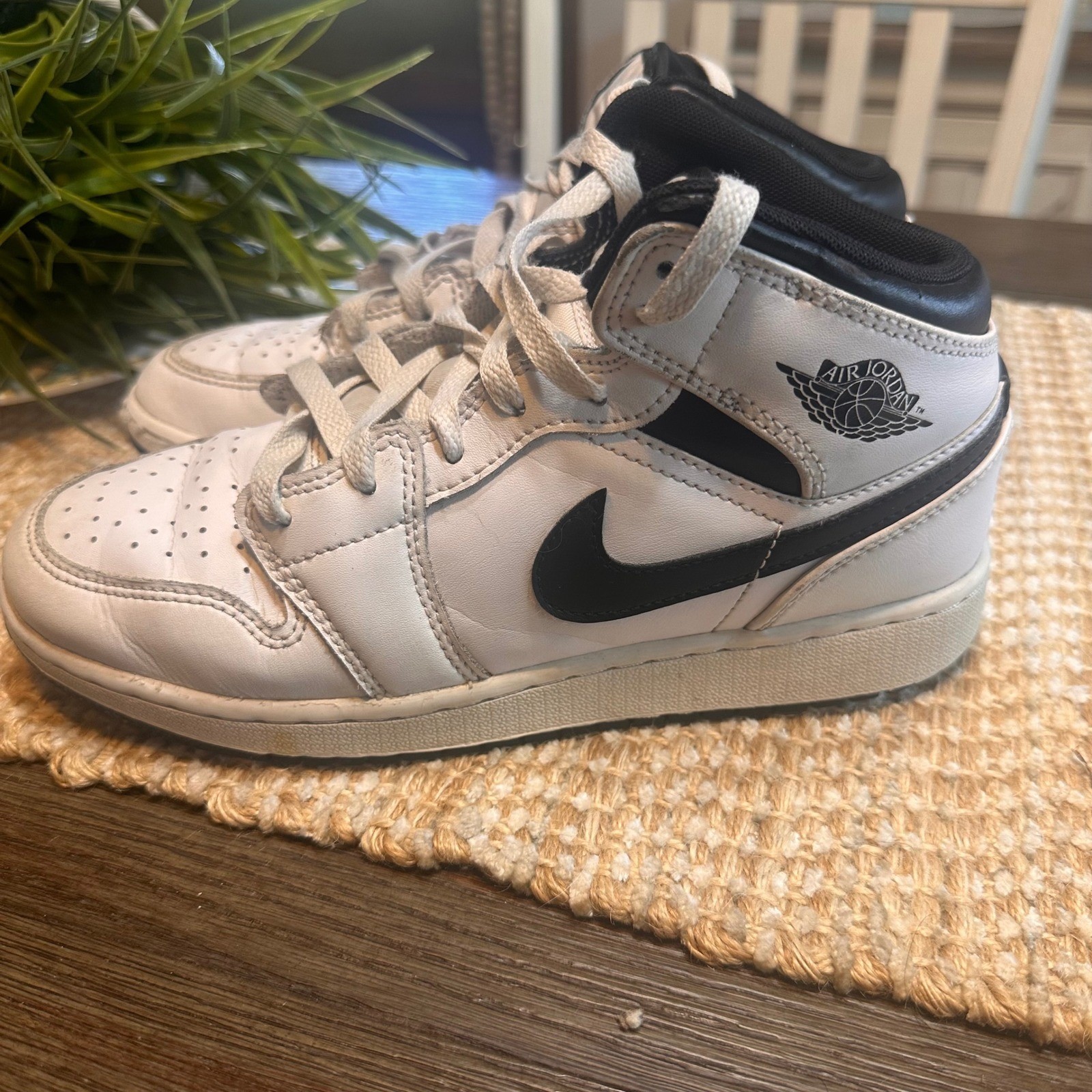 Air Jordan 1 Mid White Black- Youth Sneakers 2023  DQ8423-132 Shoes Size 5Y thumbnail 3