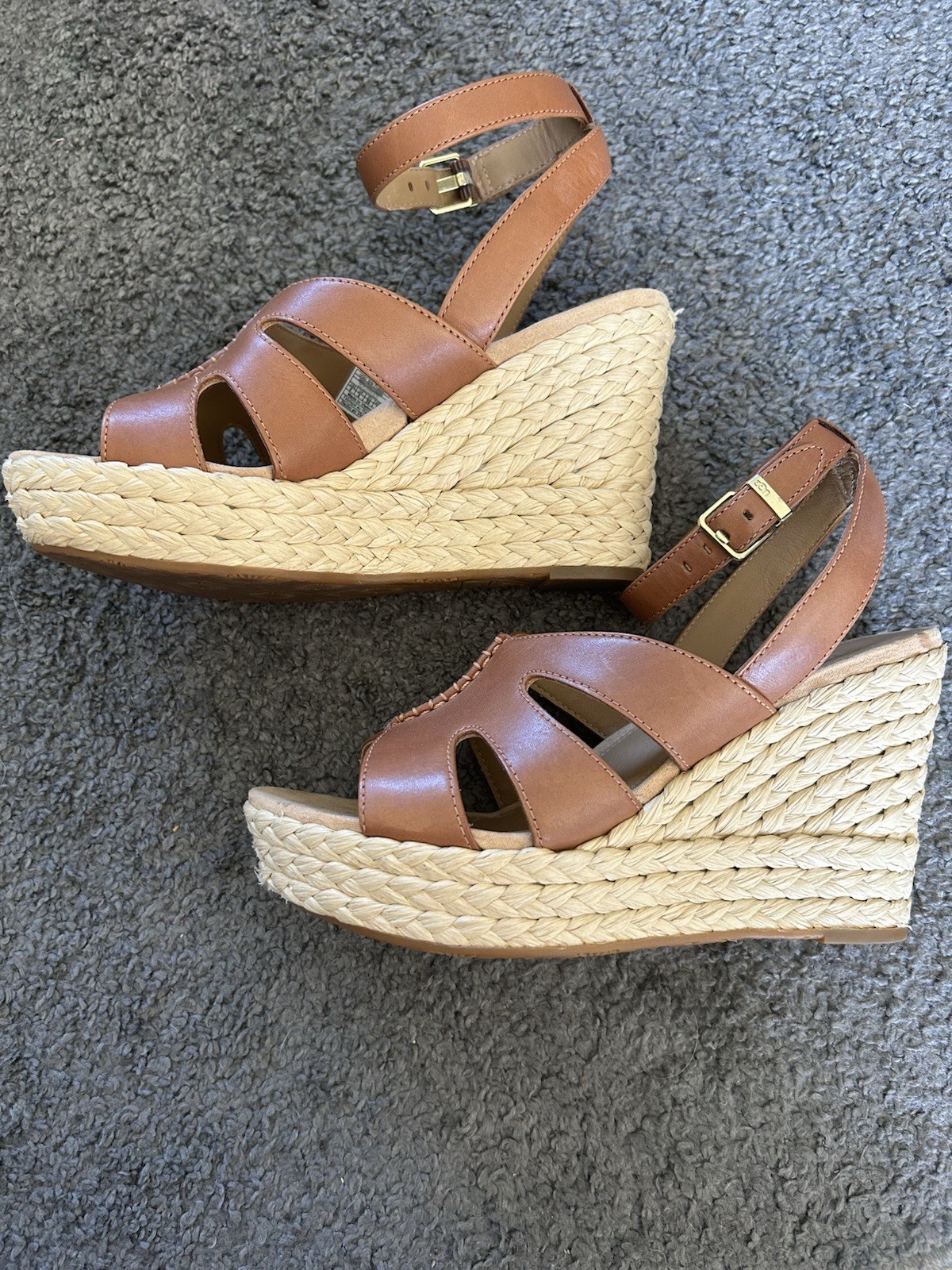 APL Sandalo con zeppa marrone UGG taglia 6