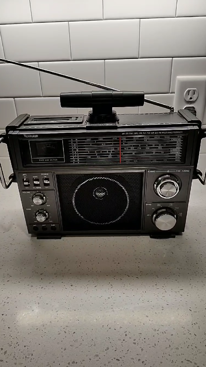 Vintage Venturer 10 Band Radio/Cassette, AC-DC, Clean Condition