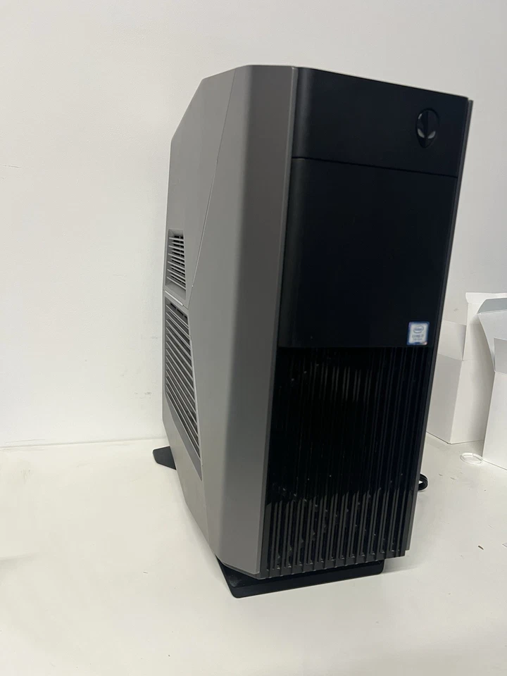 Alienware Aurora R6 - i7-7700, 3.6 GHz, GTX 1070, 16GB RAM, 128GB SSD + 2TB HDD - Image 2 of 4