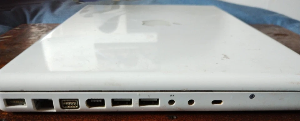 Apple Macbook A1181 spares or repair - Image 3 of 4