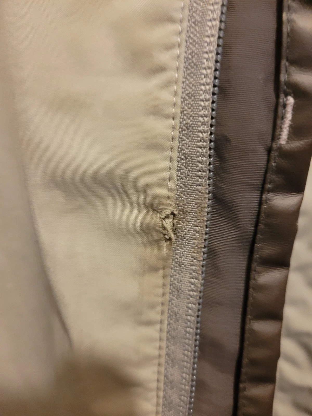 Cabela's Men's GORE-TEX Hooded Jacket Waterproof Outdoor Rain Shell - product detail image 10