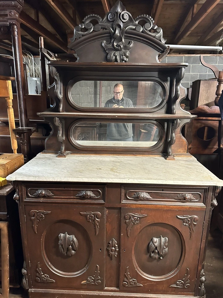 Antiguo aparador de servidor victoriano con tapa de mármol tallado en nogal armario buffet Foto 2 de 4