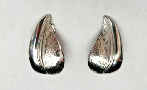 Vintage Silver Tone Leaf Clip On Earrings 1/2" - Picture 2 of 4