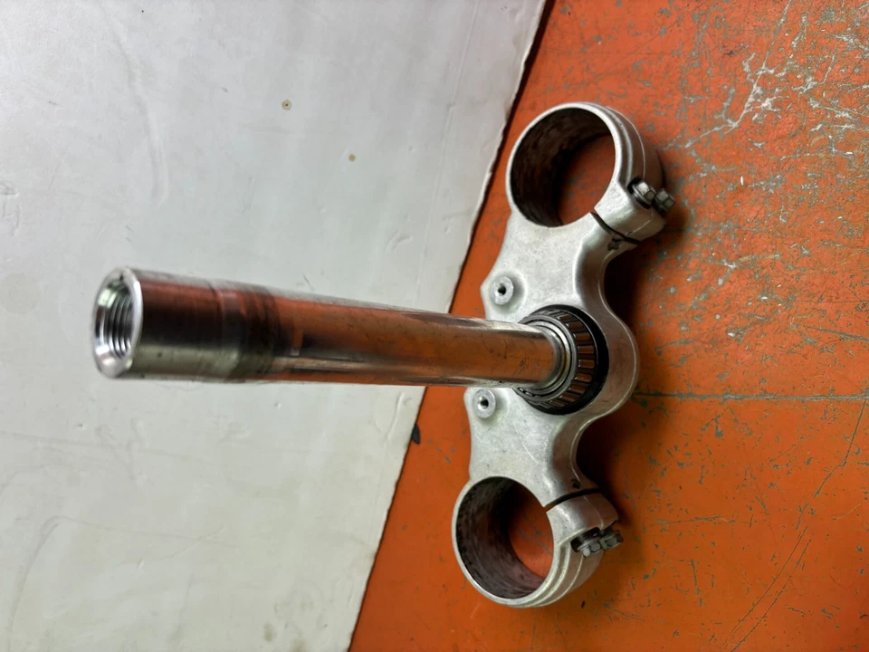 Abrazaderas triples inferiores (20 mm de desplazamiento) * KTM * 125cc-525cc * 2003-2008 Foto 3 de 4