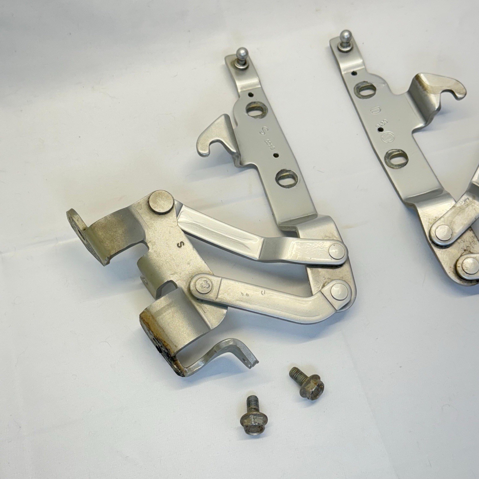 Maserati Quattroporte M139 GranTurismo M145 Hood Hinge Bracket Left & Right Set