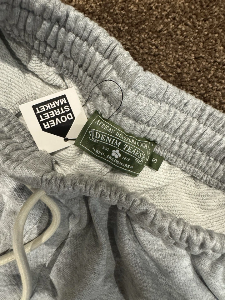 Pantalones cortos de mezclilla grises para hombre talla pequeña Foto 2 de 4