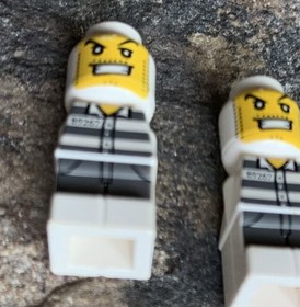 Lego microfigures 2x thief City Alarm game 3865  replacement