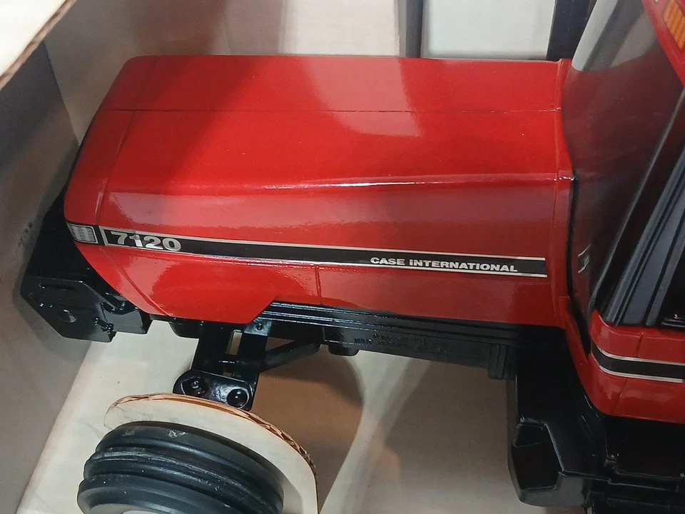 Ertl CaseIH 7120 Magnum 1987 Special Edition Diecast Tractor W/Windows And Duals - Image 4 of 4