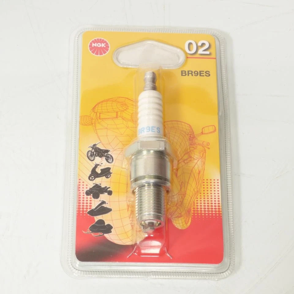 Bougie d'allumage NGK pour moto Gilera 50 Eaglet 1997 à 1999 BR9ES-B1 Neuf - Photo 1/1