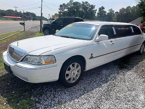 2007 Lincoln Limousine 
