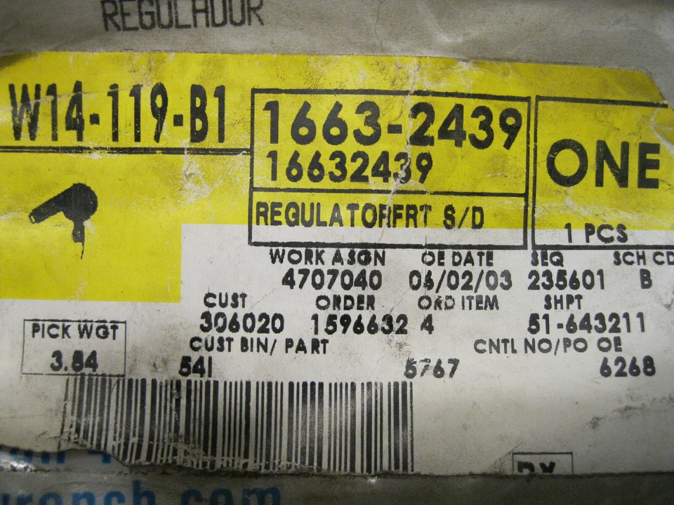 NOS Genuine GM OEM 16632439 LH Front Window Regulator Foto 4 de 4