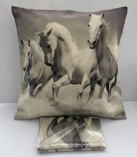 Set x2 NEWDecorative Home Bedding Decor Zip Up Running Horses Case Cover
