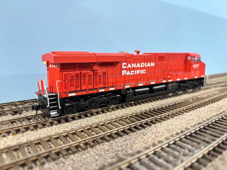 Walthers HO CP GE ES44AC Evolution Series GEVO w/Sound & DCC #9379 FREE SHIPPING - Image 2 of 3