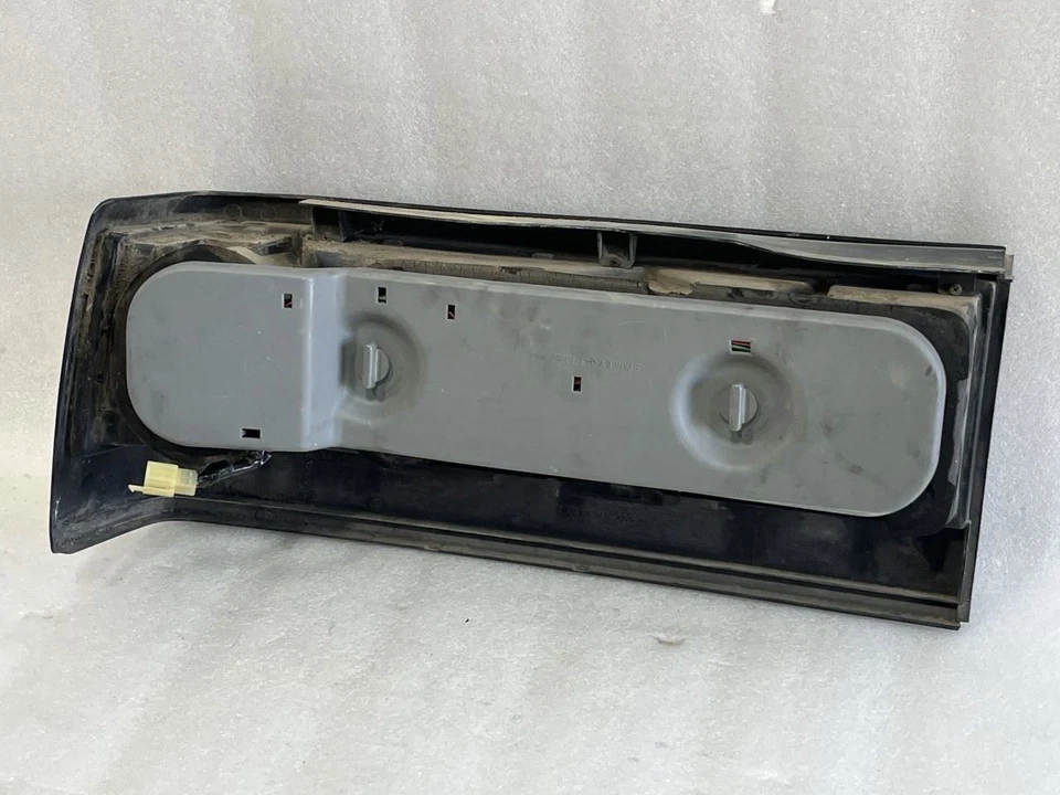 1984 HONDA CIVIC СЕДАН ПРАВАЯ ПАССАЖИРСКАЯ СТОРОНА ЗАДНИЙ ФОНАРЬ - Изображение 2 из 3