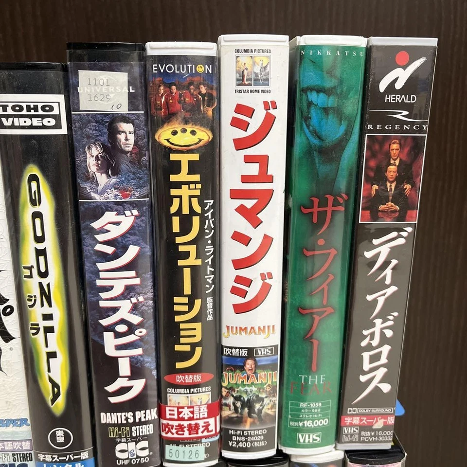 VHS Movie Collection 34 Films including Die Hard 3 Speed Keanu Used & Rental - Image 4 of 4