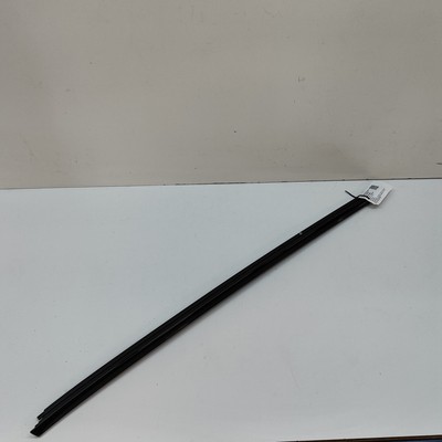 売却済み JAGUAR F-TYPE Coupe X152 Front Left Door Window Strip EX53-21453