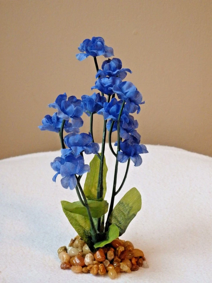 5,5 pulgadas. Royal AZUL Suave Seda Aliento Bebé Pequeña FLOR PLANTA, Base Piedra, Dorado Foto 2 de 4