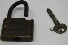 Vintage Metal Padlock with Key in Working Order No brand Free Shipping