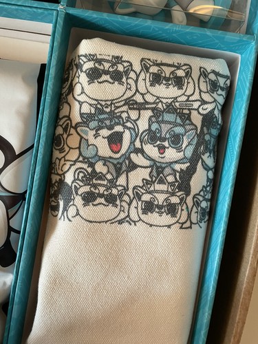 HUION tablet - Gift Box - mousepad shirt canvas bag mini Toy stickers Sketchbook - Picture 7 of 8