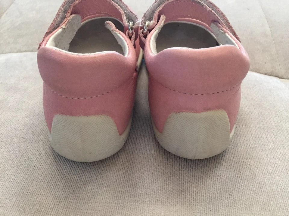 Zapatos Primigi Niñas Talla 22 O 6 EE. UU. Rosa Plata Lazo Cuero Suave Flexible Foto 3 de 4