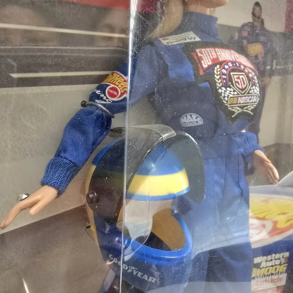 Barbie 50 Aniversario NASCAR Edición Coleccionista Muñeca Mattel Dañada En Caja  Foto 4 de 4