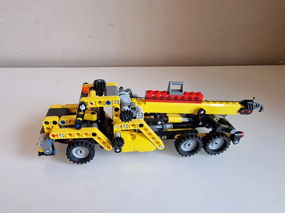 LEGO Technic 8067 Mini Mobile Crane, photo 2 of 5
