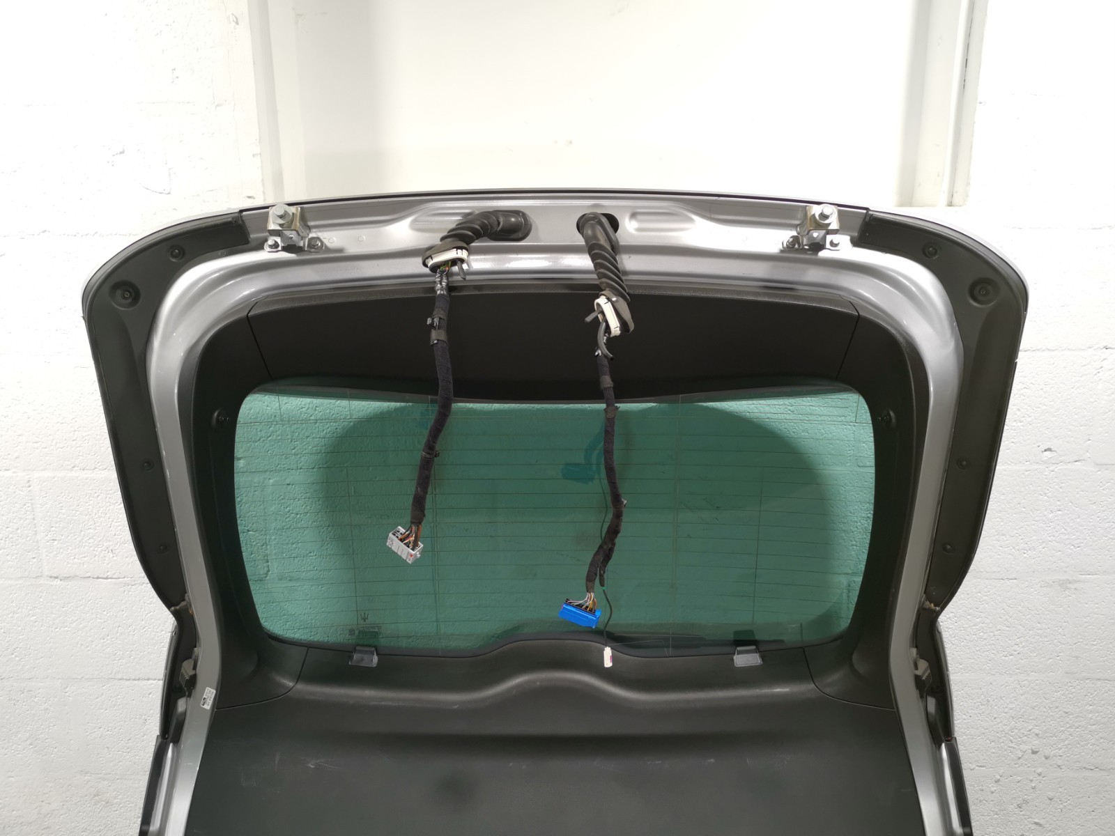 Maserati Levante 3.0 L AWD 2017 Rear Full Complete Trunk Tailgate Silver Color