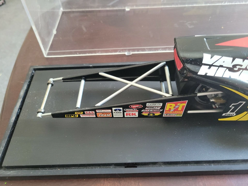 Matt Hines NHRA Pro Stock Drag Bike 1:9 Vance & Hines Eagle 1 Preowned. - Image 3 of 4