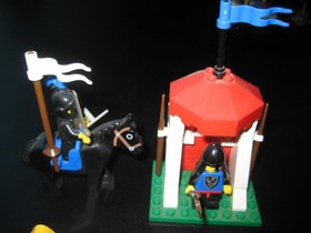 LEGO Castle: Castle Guard (6035) 100% complete with instruction