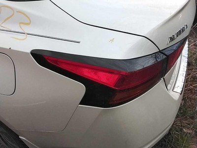 Used Left Tail Light Assembly fits: 2019 Nissan Altima quarter panel mounted Lef