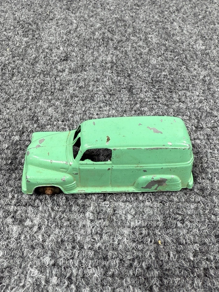 Lot of 3 Vintage Tootsietoy Diecast Cars – Jeep, Sedan, Panel Van – Chicago USA - Image 3 of 4