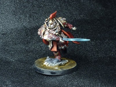 Warhammer 40k Adeptus Custodes Blade Champion bemalt