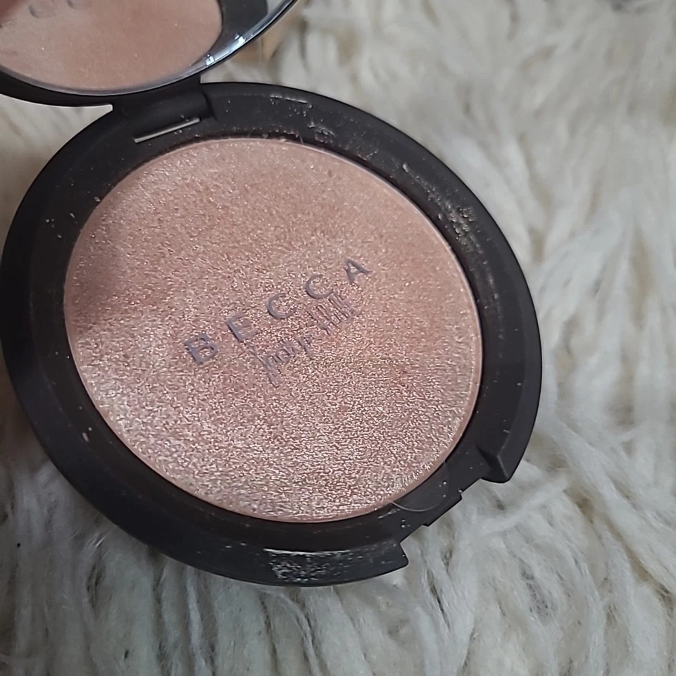 Becca Shimmering Skin Perfector Pressed Highlighter - Champagne Pop, 8 g - Image 4 of 4
