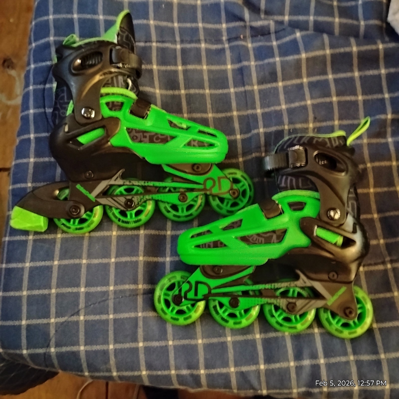 - Youth 3-6 - Black/green