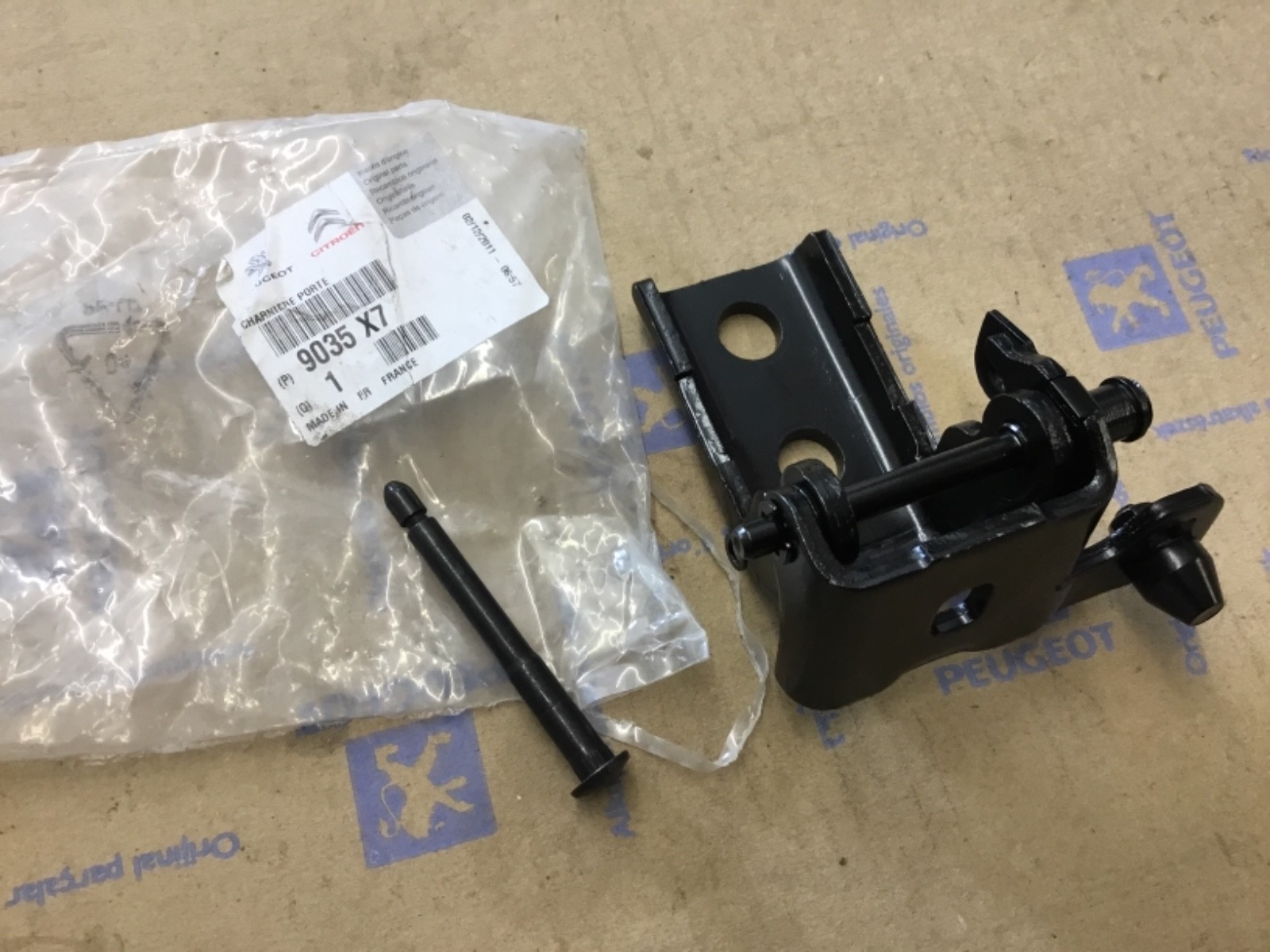 Peugeot 308 Front Right Upper Door Hinge - 9035X7 Genuine Peugeot  