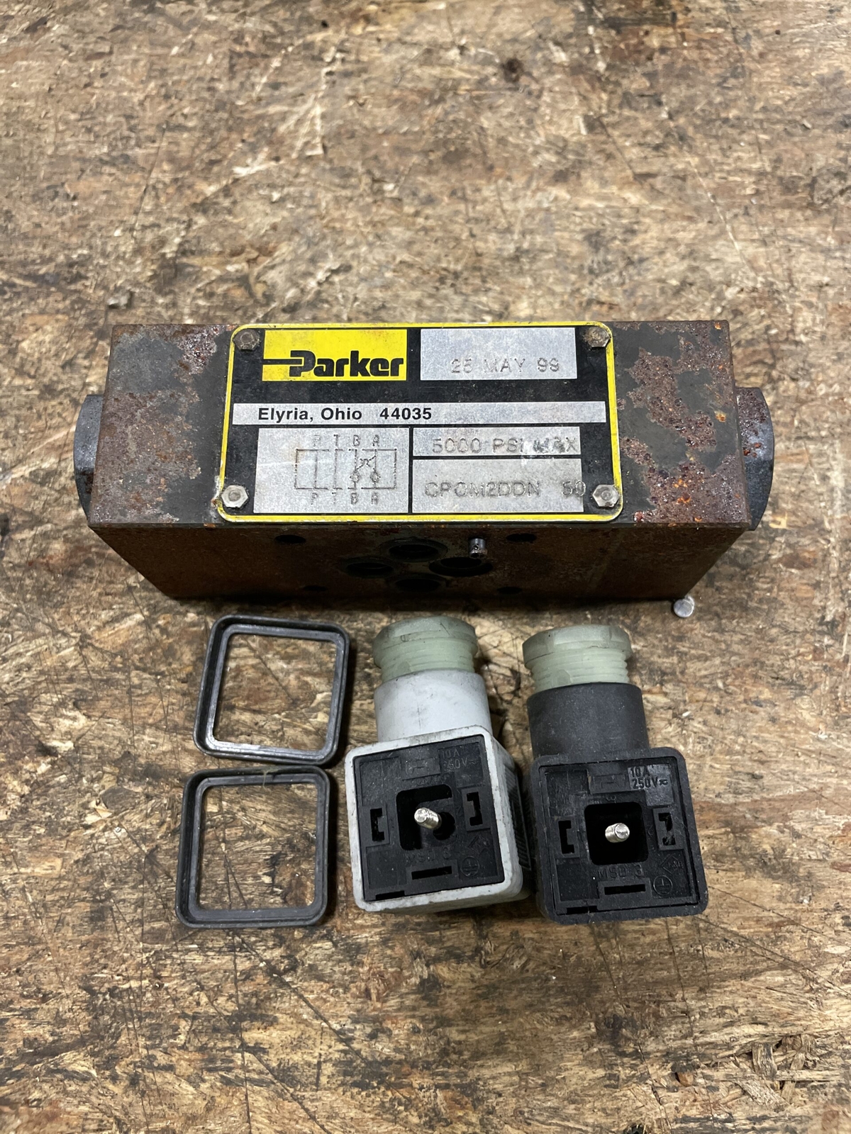 Parker CPOM2DDN 50 3/4" Pilot Operated Check Valve 5000PSI