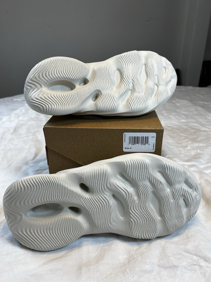 Mens 8 Adidas Yeezy Foam RNNR Runner Ararat G55486 Brand New