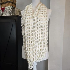 NWT  Bay Studio Knitted Infinity Scarf One Size Off White Silver Threads. 44D