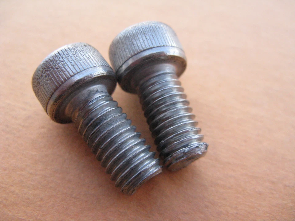 2002-2010 LEXUS SC SC430 ЦЕНТРАЛЬНЫЙ ОБОД КОЛЕСА (2) КОЛПАЧОК СТУПИЦЫ БОЛТ ВИНТ OEM Б/У - Изображение 3 из 4