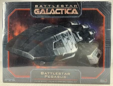 Moebius Models Battlestar Galactica Pegasus 1/4105 Scale Sealed Model Kit J315