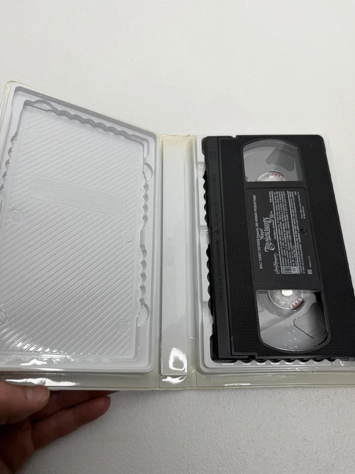 Vtg 1994 Walt Disney Pictures Presents Muppet Treasure Island VHS Tape - Image 2 of 4