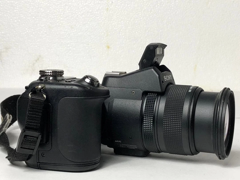 Sony Cyber Shot DSC F828 Digital Camera 8MP 7x Optical Zoom Pro Grade - Image 3 of 4