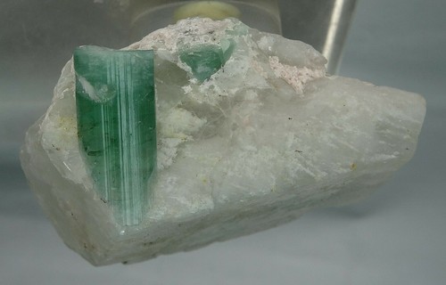 196 KARAT GRÜNER NATÜRLICHER TURMALIN & FELDSPAT AUS AFGHANISTAN (AN-82),