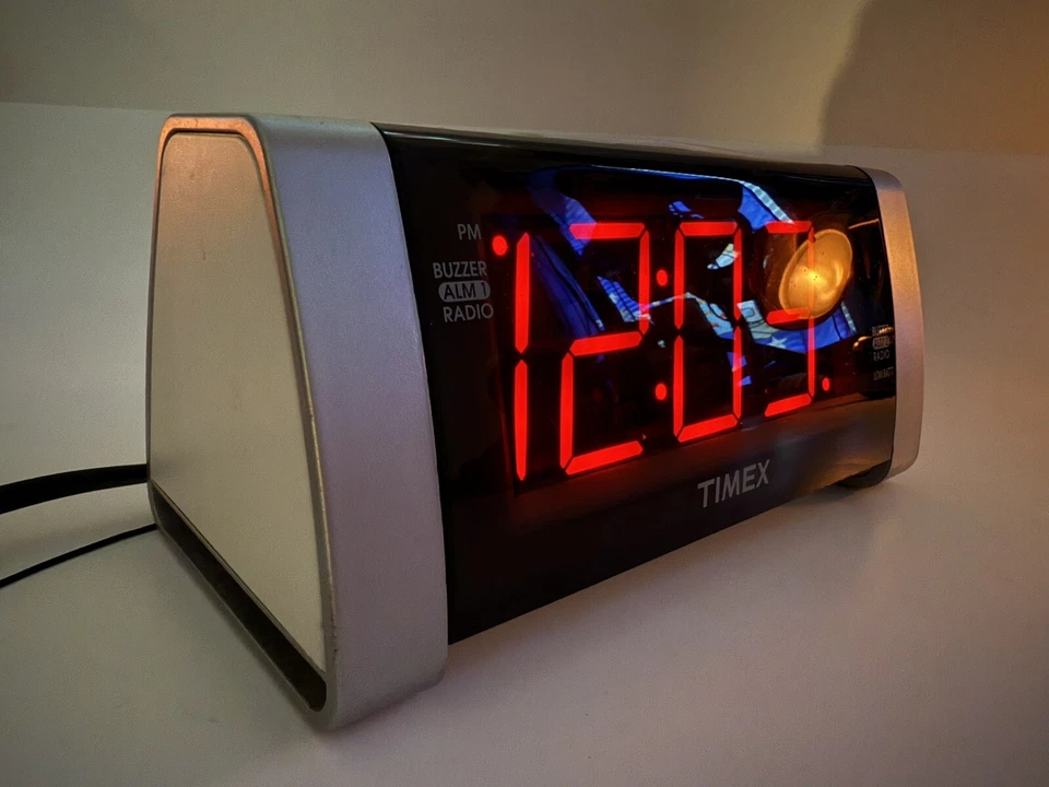 Timex Clock Radio T235Y Double Alarm AM/FM White Grey Jumbo Red Numbers - Image 2 of 4