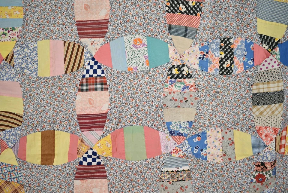 WONDERFUL 30's Orange Peel Crazy Antique Quilt Top ~CHEERY VINTAGE FABRICS! - Image 4 of 4