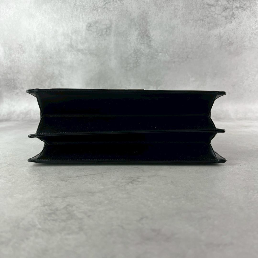 Foto 15 di 24