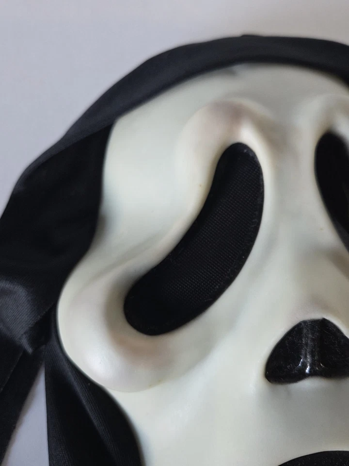 Vintage 90s Scream Ghostface Mask Glow In The Dark Easter Unlimited Inc. - Image 3 of 4
