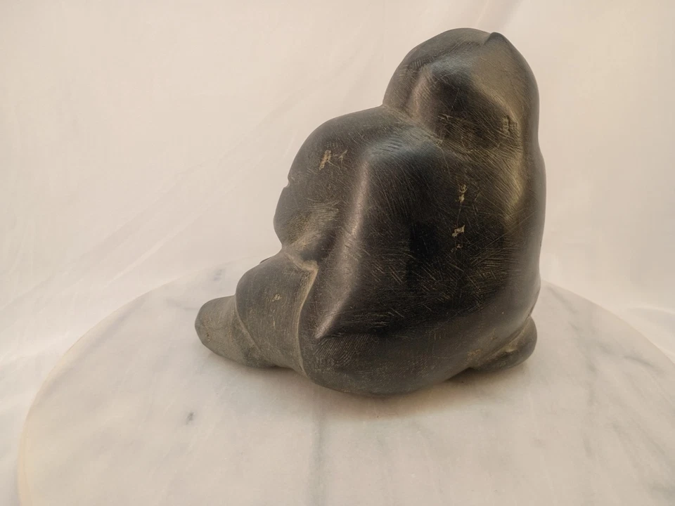 老式加拿大因纽特人爱斯基摩艺术皂石雕刻雕像签名 6"T 6" W — 第 3/4 张图片
