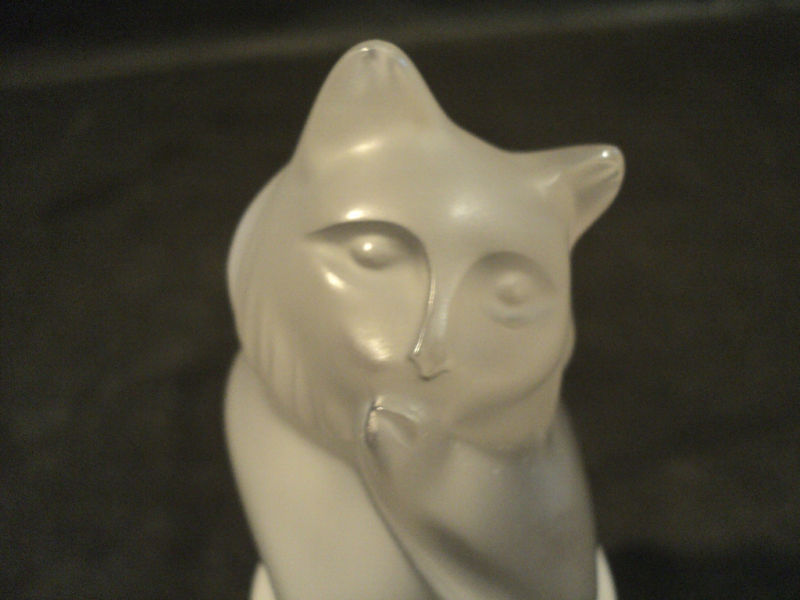 ADORABLE LALIQUE CRYSTAL CAT / KITTEN ON BLOCK GROOMING, 11677 eBay